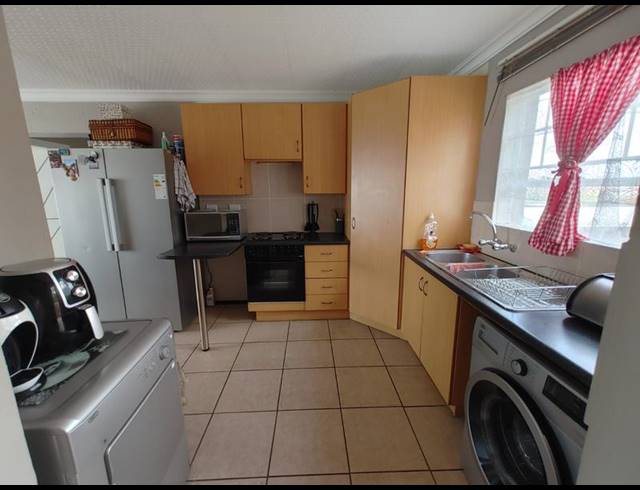 2 BEDROOM PROPERTY TO RENT IN SONNEVELD